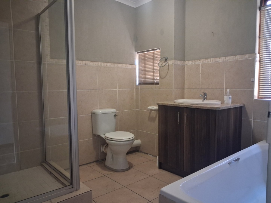 To Let 3 Bedroom Property for Rent in Hillside Free State